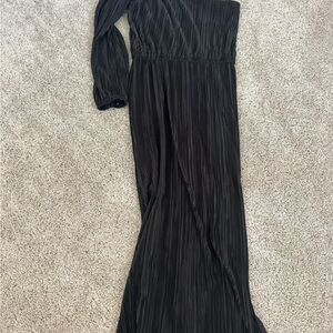 Petal & Pup Black Pleated Long-Sleeve Maxi Dress